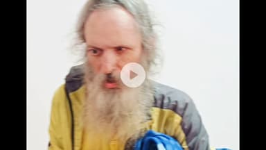 बलियापुर: अर्जेंटीना के एक वृद्ध को आरपीएफ ने पकड़ा, बलियापुर पुलिस को सौंपा