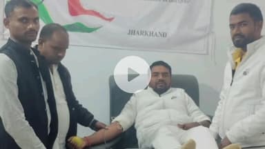 धुरकी: समाजसेवी नेता मनोज सिंह और साथियों ने किया रक्तदान, मानवता की मिसाल पेश की
