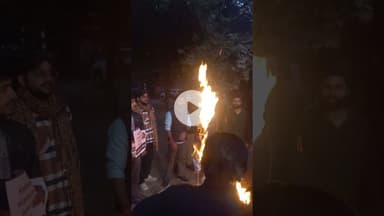 JNU Campus में बांग्लादेश के खिलाफ जलाया ABVP ने पुतला #latestnews #rsoninews #news #delhinews #Abvp