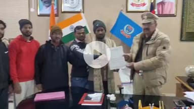 कोडरमा: 13 दिसंबर से लापता बच्चे की खोजबीन के लिए झामुमो युवा मोर्चा के जिलाध्यक्ष ने एसपी को सौंपा ज्ञापन