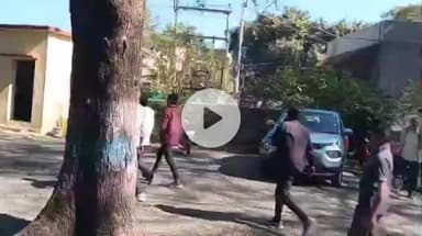 दलौदा: हरचदी गांव के सरकारी स्कूल में शिक्षिका बिना बताए दूसरे स्कूल गईं, ग्रामीण नाराज़