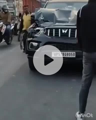 देेेवरिया: हेतिमपुर ओवरब्रिज पर ट्रक से टकराई स्कॉर्पियो, सवार बाल-बाल बचे