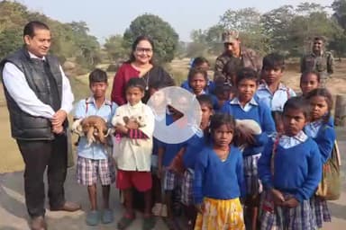 सिमडेगा: सिमडेगा डीसी ने बीरू राजवंश परिवार के ऐतिहासिक स्थल का संरक्षण के लिए किया निरीक्षण