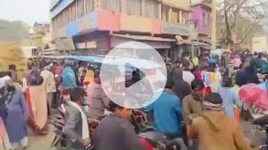 महेशपुर: अंबेडकर चौक में लगा घंटों जाम, पुलिस ने यातायात व्यवस्था दुरुस्त करवाई