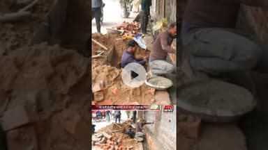 पानी में ईंट लगा रहे थे, खबर चलते ही कार्रवाई. #reels #action #nagarnigam #thekedar