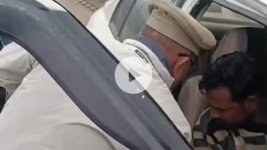 रामपुर: रामपुर जनपद में शनिवार को कोहरे के चलते यातायात पुलिस ने चलाया जागरूकता अभियान