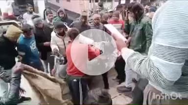 कोल: हरदुआगंज में बाइक पर मांस ले जा रहे युवक के साथ भीड़ ने की मारपीट, वीडियो सोशल मीडिया पर हुआ वायरल