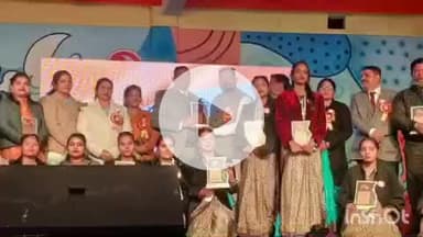 बलरामपुर: पूर्व सांसद दद्दन मिश्रा और सदर विधायक पलटू राम ने वात्सल्य इंटरनेशनल स्कूल में बच्चों को संबोधित किया