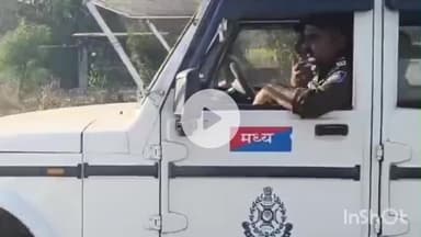 धरमपुरी: मुंबई-आगरा राजमार्ग पर खून से लथपथ महिला को थाना प्रभारी ने अस्पताल पहुँचाया, CPR देकर बचाई जान