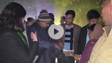 बक्सर: तेज ठंड में डीएम देर रात सड़क पर उतरीं, गरीबों को ओढ़ाया कंबल