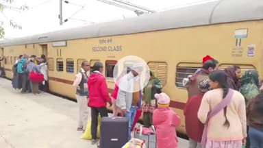 हमीरपुर: सुमेरपुर साप्ताहिक ट्रेन 14 घंटे की देरी से आई, यात्री रहे परेशान, चित्रकूट एक्सप्रेस भी 2 घंटे लेट