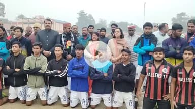 बस्ती: बस्ती स्टेडियम में सांसद खेल स्पर्धा 2024-25 के समापन पर राज्यसभा सांसद ने विजेता खिलाड़ियों को दिया पुरस्कार