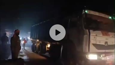 महाराजगंज: श्यामदेउरवा थाना क्षेत्र में ARTO, खनन और पुलिस विभाग की संयुक्त टीम ने अवैध खनन पर की बड़ी कार्रवाई, नौ डंपर किए सीज