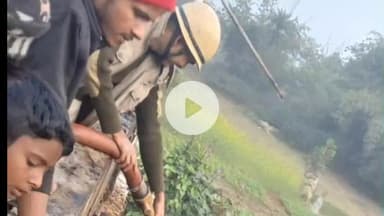 कोडरमा: कोडरमा के बेकोबार में घर की छत पर रखे पुआल में आग लगने से ₹20 हजार का नुकसान