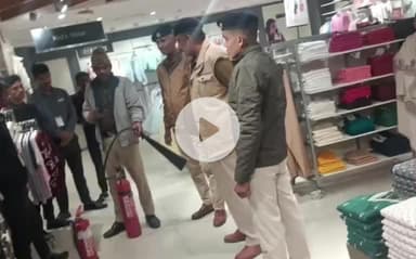 बिथान: रोसड़ा बाजार में अग्निशमन विभाग का मॉक ड्रिल, आग से बचाव के लिए किया जागरूक