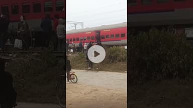 मुसाफिरखाना रेलवे स्टेशन पर सद्भावना ट्रेन में बैठने को लेकर यात्रियों के बीच में हुई लड़ाई #shorts