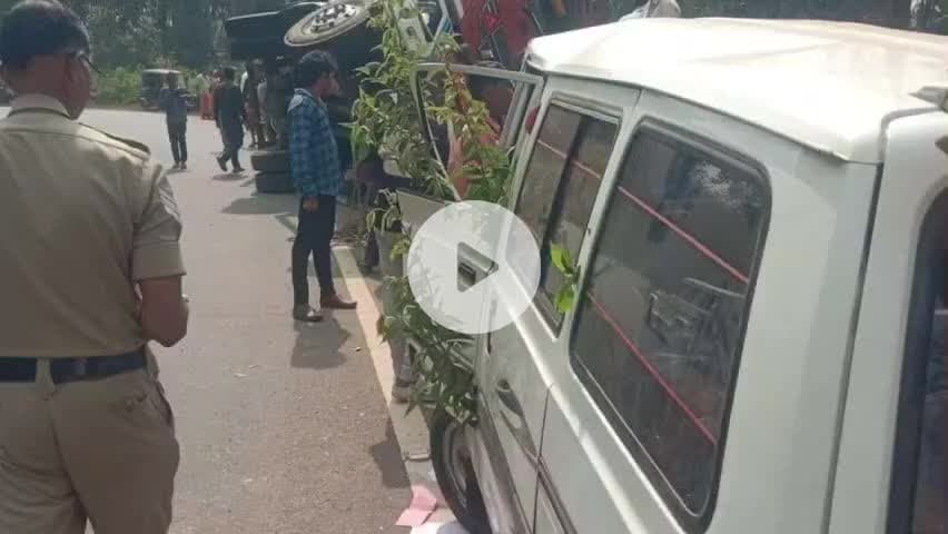 ಸುಳ್ಯ: ಗೂನಡ್ಕದಲ್ಲಿ ಲಾರಿಯೊಂದು ಓಮ್ನಿ ಮೇಲೆ ಪಲ್ಟಿಯಾಗಿ ಲಾರಿ ಚಾಲಕನಿಗೆ ಗಂಭೀರ ಗಾಯ