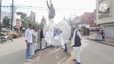 खुरई: मनरेगा समाप्त करने की साजिश के खिलाफ ब्लॉक कांग्रेस का राजीव चौराहे पर प्रदर्शन, मनरेगा को बताया गांधी का विचार