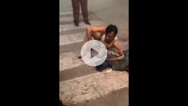 ग्वालियर गिर्द: गोला का मंदिर चौराहे पर दिव्यांग युवक का नशे में हंगामा, कड़ाके की ठंड में उतारे कपड़े