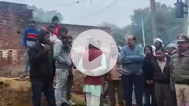 बाह: बिजकोली हादसे के बाद पूर्व मंत्री अरिदमन सिंह ने गांव पहुंचकर मृतकों के परिजनों से की मुलाकात