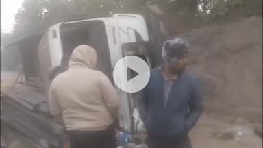 कोडरमा: कोडरमा घाटी के नौवां माइल में ब्रेक फेल होने से लोहा लदा ट्रक पलटा, चालक घायल, पुलिस ने परिचालन सामान्य किया