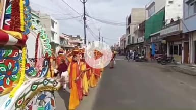 बीना: कटरा मंदिर से दिव्य ज्योति जागृति संस्थान द्वारा भव्य कलश यात्रा निकाली गई, सैकड़ों भक्त शामिल हुए