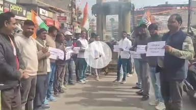 मनरेगा एक्ट में संशोधन के विरोध में गुमला जिला कांग्रेस कमिटी के द्वारा मोदी जी का पुतला दहन किया।