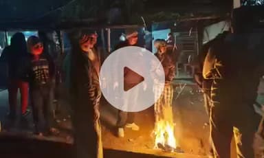 महेशपुर: महेशपुर सीओ ने कई चौक-चौराहों पर अलाव की व्यवस्था कराई