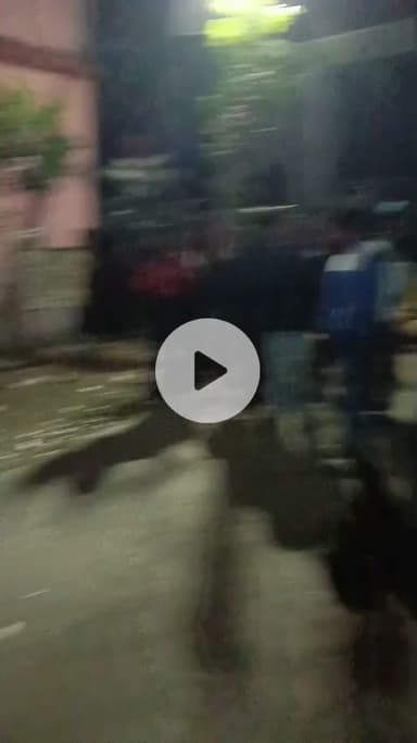 Laxmipur kabar me teacher ke sath marpit kiya gya