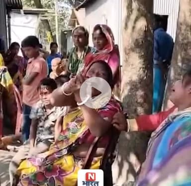 बांग्लादेश में नारा ए तकबीर अल्लाह ओ अकबर कहते हुए मुसलमानों की भीड़ ने एक हिंदू को चौराहे पर लटका कर जला दिया,
अब कुछ खुज्जू पीले दांत वाले गंदे मैले कुचैले मौलाना बोलेंगे ये मुसलमान लोग नहीं थे, 
अबे ह#मखोरो तुम लोगों ने तो नवासा ए रसूल क