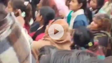 पडरौना: कुशीनगर के बबुईया हरपुर में पुरानी रंजिश के चलते खूनी टकराव, छात्र पर भाले से हमला, उग्र छात्रों ने किया सड़क जाम