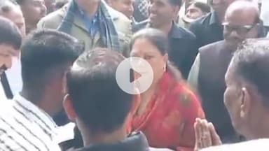 झालरापाटन: पूर्व मुख्यमंत्री वसुंधरा राजे ने झालावाड़ डाक बंगले में कार्यकर्ताओं से की मुलाकात