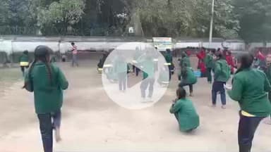 घोसी: घोसी के कस्तूरबा गांधी बालिका विद्यालय में छात्राओं को सिखाए जा रहे जूडो कराटे के गुर