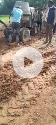 सैमरा खूर्द मै गलत  तरीके पुलिस  बनाई जा रही है ग्रामीण का कहना है की मुरम डाल कर  बनाई  जाए