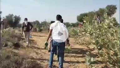 चूरू: नेशनल हाईवे 52 पर सिंगापुर हब के पास मिट्टी में दबा मिला युवक का शव, हत्या की आशंका जताई जा रही है