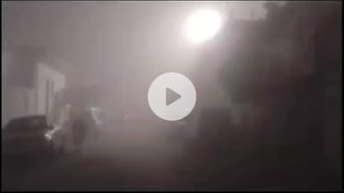 इटावा: सदर इलाके में भीषण ठंड और कोहरे की चादर छाई, जनजीवन अस्त-व्यस्त, तापमान में गिरावट, कोहरे के चलते कई ट्रेनें देरी से