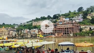 पुनासा: ओंकारेश्वर: नर्मदा में नहाते समय डूब रहे 2 श्रद्धालुओं को होमगार्ड के सैनिकों ने बचाया