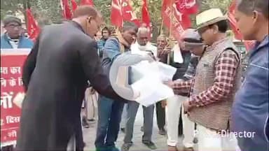 कर्वी: वामपंथी दलों ने कर्वी तहसील में मनरेगा कानून से गांधी जी का नाम हटाए जाने का विरोध कर किया प्रदर्शन