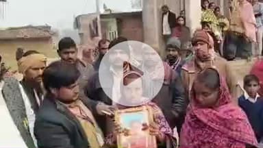 झाझा: राष्ट्रीय वाहन चालक महासंघ ने तत्वाडीह गांव में मृत चालक दशरथ यादव के परिजनों को दिया आर्थिक सहारा