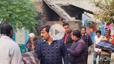 रामनगर: रामनगर चेयरमैन रामशरण पाठक ने भीषण ठंड को देखते हुए रामनगर में घर-घर जाकर कंबल वितरण किया