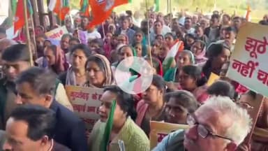 बंगाणा: पूर्व मंत्री वीरेंद्र कंवर ने बंगाणा में कांग्रेस सरकार के खिलाफ निकाली रोष रैली, एसडीएम को सौंपा ज्ञापन