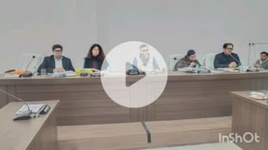 बांदा: कमिश्नर की अध्यक्षता में कमिश्नर कार्यालय सभागार में विकास कार्यों एवं कानून व्यवस्था की समीक्षा बैठक संपन्न हुई