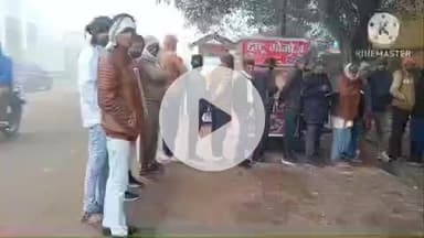 हमीरपुर: जिले के मौदहा मुस्करा सहित अन्य स्थानों की समितियों में यूरिया खाद के लिए किसानों की जद्दोजहद जारी रही