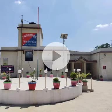 बेलसरा में छात्र को गोली मारने के मामले में फरार आरोपी के घर पुलिस ने चस्पाया इश्तिहार