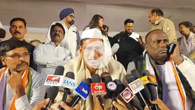 दुर्ग: विधायक देवेंद्र यादव का 'भिलाई सत्याग्रह' तीसरे दिन भी जारी रहा, बीएसपी प्रबंधन के प्रतिनिधि से मुलाकात