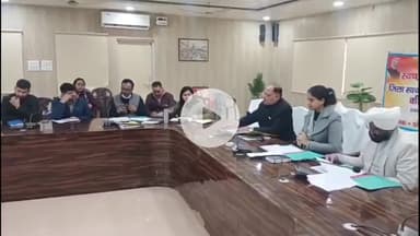 अमरोहा: गंगा तिगरी मेले में बेहतर कार्य करने वाले सफाई कर्मचारियों को किया गया सम्मानित