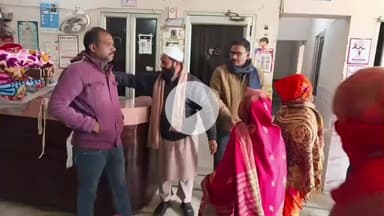 शाहबाद: महमंद स्थित संजीवनी हॉस्पिटल में संचालक ने गरीबों को कंबल वितरित किए, कंबल पाकर उनके चेहरे खिले