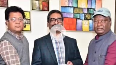 कांके: सीएम आवासीय कार्यालय में सीएम से ऑल इंडिया संथाली राइटर्स एसोसिएशन के प्रतिनिधिमंडल ने की मुलाकात