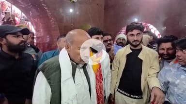 गोपालगंज: जदयू विधायक ने दुकानदार से कहा - 5 करोड़ की गाड़ी की कोई वैल्यू नहीं, सोने का मुकुट और हार किया अर्पित