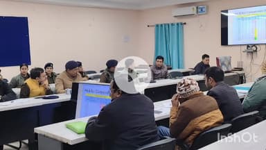 नवादा: समाहरणालय सभाकक्ष में जिला पदाधिकारी रवि प्रकाश की अध्यक्षता में जिला सड़क सुरक्षा समिति की बैठक हुई